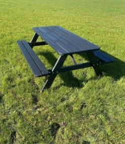 Goedkopepicknicktafels.nl | Zwarte XL Picknicktafel | Tuintafel 6 Persoons | Zwart Gespoten Gedroogd Grenen Hout! 11 Goedkopepicknicktafels.nl | Zwarte XL Picknicktafel | Tuintafel 6 Persoons | Zwart Gespoten Gedroogd Grenen Hout! -Fijne Tuinmeubelwinkel 1043x1200 2
