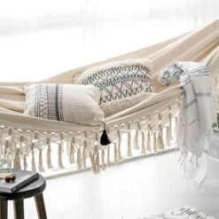 QUVIO Hangmat Voor In De Tuin - Tuinstoelen - Reishangmat Voor Camping, Outdoor En Reizen - Hamock - Katoen Ademend - Maximale Belasting Van 250KG - Lig Oppervlak Van 180 Cm - Geschikt Voor 1 Persoon - Beige 11 QUVIO Hangmat Voor In De Tuin - Tuinstoelen - Reishangmat Voor Camping, Outdoor En Reizen - Hamock - Katoen Ademend - Maximale Belasting Van 250KG - Lig Oppervlak Van 180 Cm - Geschikt Voor 1 Persoon - Beige -Fijne Tuinmeubelwinkel 1200x1200 1348