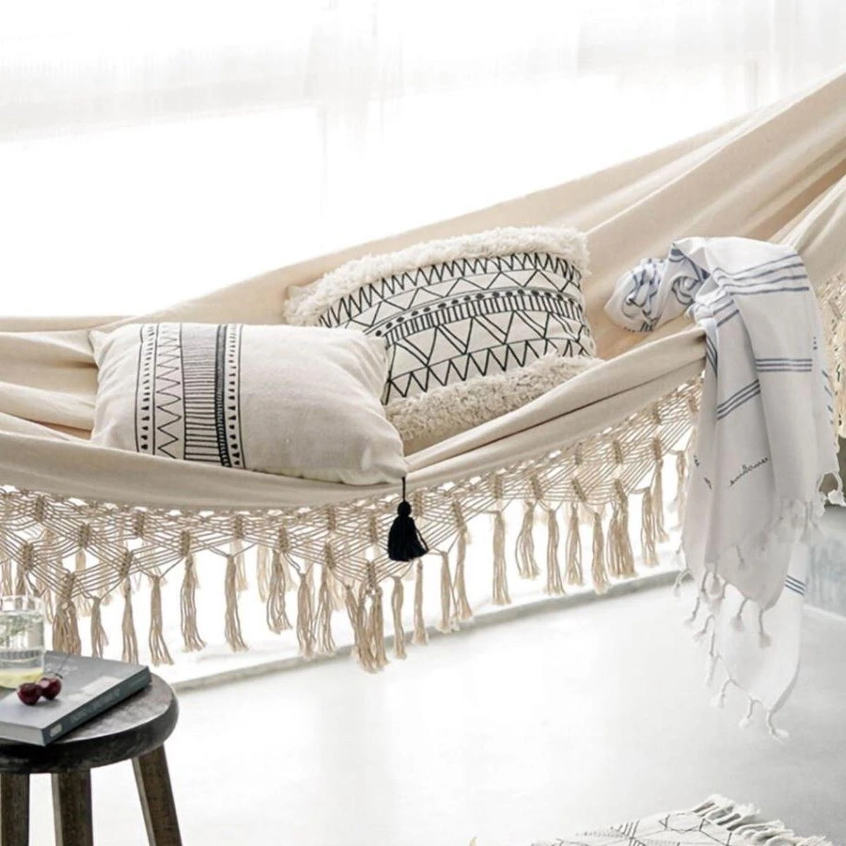 QUVIO Hangmat Voor In De Tuin - Tuinstoelen - Reishangmat Voor Camping, Outdoor En Reizen - Hamock - Katoen Ademend - Maximale Belasting Van 250KG - Lig Oppervlak Van 180 Cm - Geschikt Voor 1 Persoon - Beige 5 QUVIO Hangmat Voor In De Tuin - Tuinstoelen - Reishangmat Voor Camping, Outdoor En Reizen - Hamock - Katoen Ademend - Maximale Belasting Van 250KG - Lig Oppervlak Van 180 Cm - Geschikt Voor 1 Persoon - Beige - Afbeelding 5