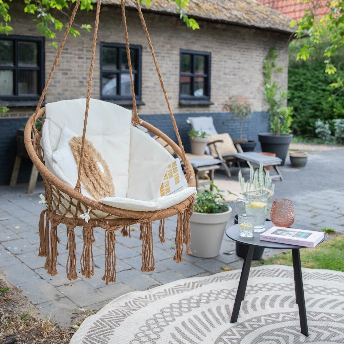 Vita5 Macramé Hangstoel - Voor Binnen En Buiten - Zonder Standaard - Incl. Kussen, Boekenvak En Beschermhoes - Tot 150kg - Bruin/Beige 11 Vita5 Macramé Hangstoel - Voor Binnen En Buiten - Zonder Standaard - Incl. Kussen, Boekenvak En Beschermhoes - Tot 150kg - Bruin/Beige - Afbeelding 11