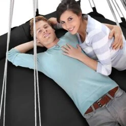 Hangnest Voor Binnen & Buiten. Met Groot En Dik Kussen Voor Volwassenen & Kinderen. Belastbaar Tot 125 Kg. VITA5 (Zwart) 7 Hangnest Voor Binnen & Buiten. Met Groot En Dik Kussen Voor Volwassenen & Kinderen. Belastbaar Tot 125 Kg. VITA5 (Zwart) -Fijne Tuinmeubelwinkel 1200x1200 367