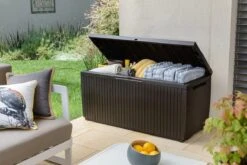 Opbergbox Tuin - Kussenbox Waterdicht - Bruin - Zitbox Kussenbox Voor Buiten - Voor Tuinmeubelen - Tuinkussens - Opberg Tuin - Kussenboxen - XL - Groot - 305 Liter 15 Opbergbox Tuin - Kussenbox Waterdicht - Bruin - Zitbox Kussenbox Voor Buiten - Voor Tuinmeubelen - Tuinkussens - Opberg Tuin - Kussenboxen - XL - Groot - 305 Liter -Fijne Tuinmeubelwinkel 1200x800 167