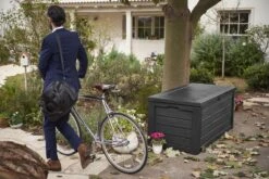 Keter Westwood Opbergbox - 570 L - 155x72.4x64.4 Cm - Grafiet 17 Keter Westwood Opbergbox - 570 L - 155x72.4x64.4 Cm - Grafiet -Fijne Tuinmeubelwinkel 1200x801 5