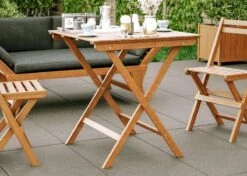 Bistro Set Hout Balkonset FSC – Patio Set Tuin – Houten Frans Tuinsetje – Kleine Tuinset – Complete Kleine Balkon Tafelset Met Gratis Bijzettafel – Hardhout FSC Balkonstoelen & Balkon Tafel - Tuintafel En Stoelen - Bistroset Van Hout – Balcony Set 27 Bistro Set Hout Balkonset FSC – Patio Set Tuin – Houten Frans Tuinsetje – Kleine Tuinset – Complete Kleine Balkon Tafelset Met Gratis Bijzettafel – Hardhout FSC Balkonstoelen & Balkon Tafel - Tuintafel En Stoelen - Bistroset Van Hout – Balcony Set -Fijne Tuinmeubelwinkel 1200x857 7