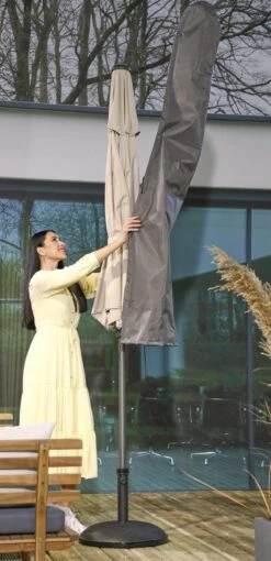 Weersbestendige Parasolhoes - Rond & Vierkant - Max. 3 X 3 M - Grijs / Antraciet - Stokparasol 14 Weersbestendige Parasolhoes - Rond & Vierkant - Max. 3 X 3 M - Grijs / Antraciet - Stokparasol -Fijne Tuinmeubelwinkel 581x1200