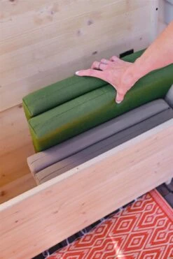 Balkonset 3in1: Bank | Tafel | Opbergruimte. Hout, Medium 95cm. 9 Balkonset 3in1: Bank | Tafel | Opbergruimte. Hout, Medium 95cm. -Fijne Tuinmeubelwinkel 799x1200 5