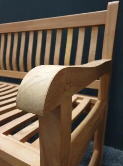 Merkloos TIERRA | Tuinbank Van Teak Comfort Plus + | 150 Cm - 3-Persoons / 3-Zits | Naturel / Original | BONANY Luxe | Geschuurd & Olie Op Waterbasis | Klassiek & Traditioneel | Stevig | Tuinzetel | Bank Voor Tuin -Fijne Tuinmeubelwinkel 890x1200